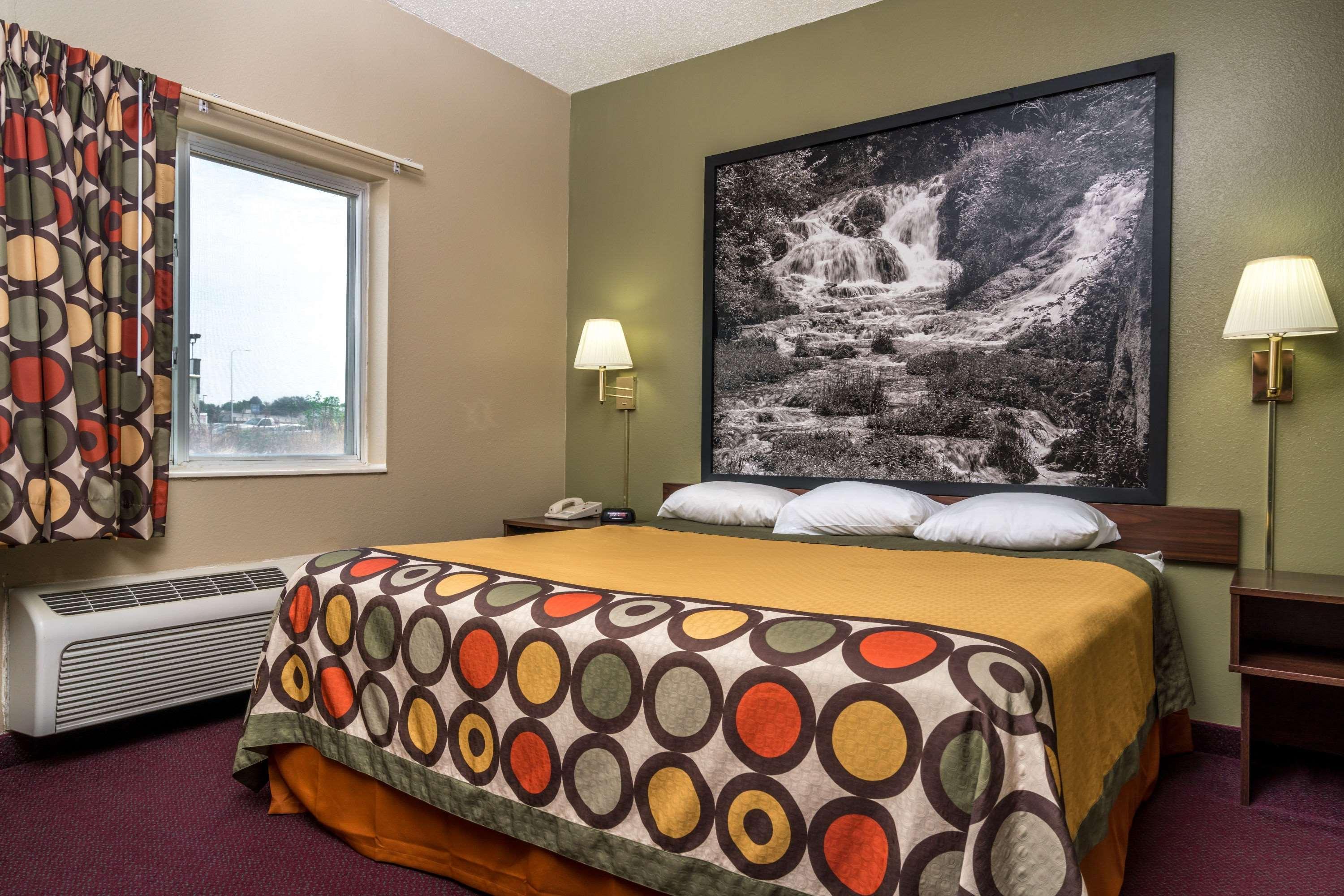 ซูเปอร์ 8 บาย วินด์แฮม เบียร์สฟอร์ด Hotel Beresford ภายนอก รูปภาพ